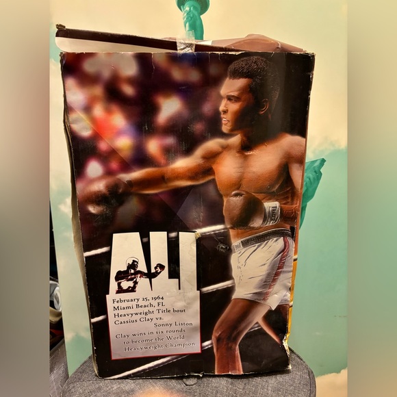 Ali 1964: clay vs Liston 18” motion activated sound from neca toys - Picture 3 of 12